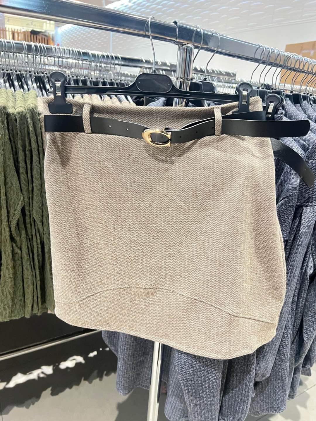 Spódnica Mini Asymetryczna z Paskiem