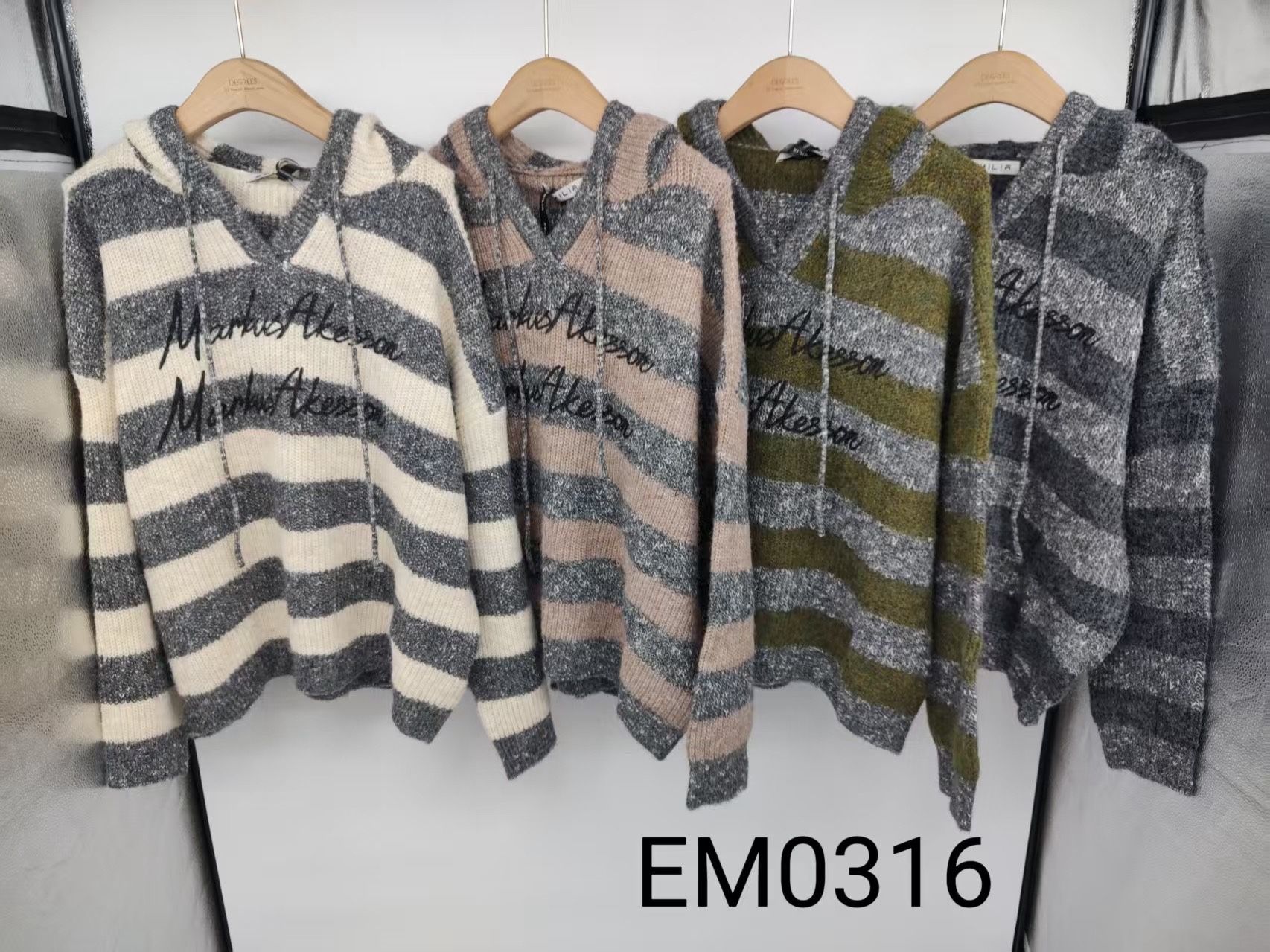 Sweter luźny z trokami