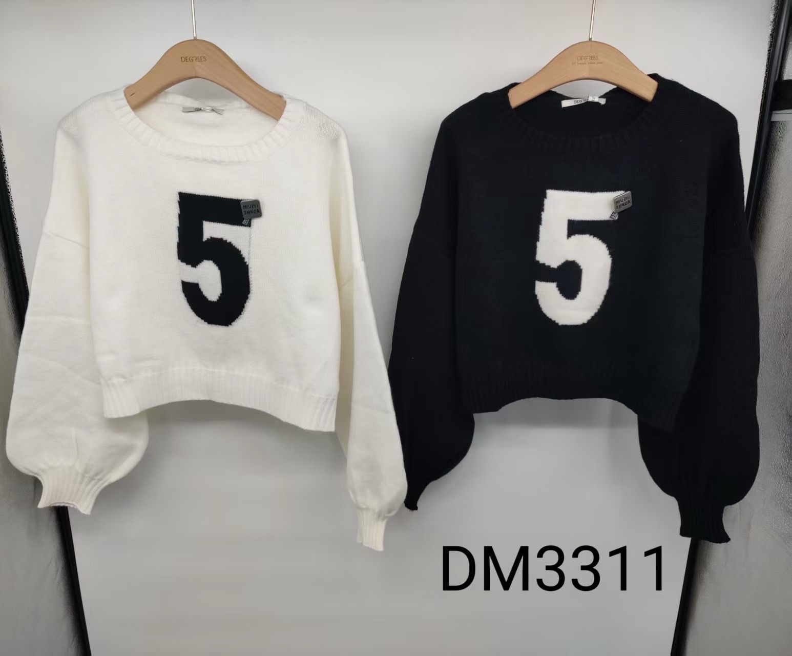 Sweter luźny z aplikacją