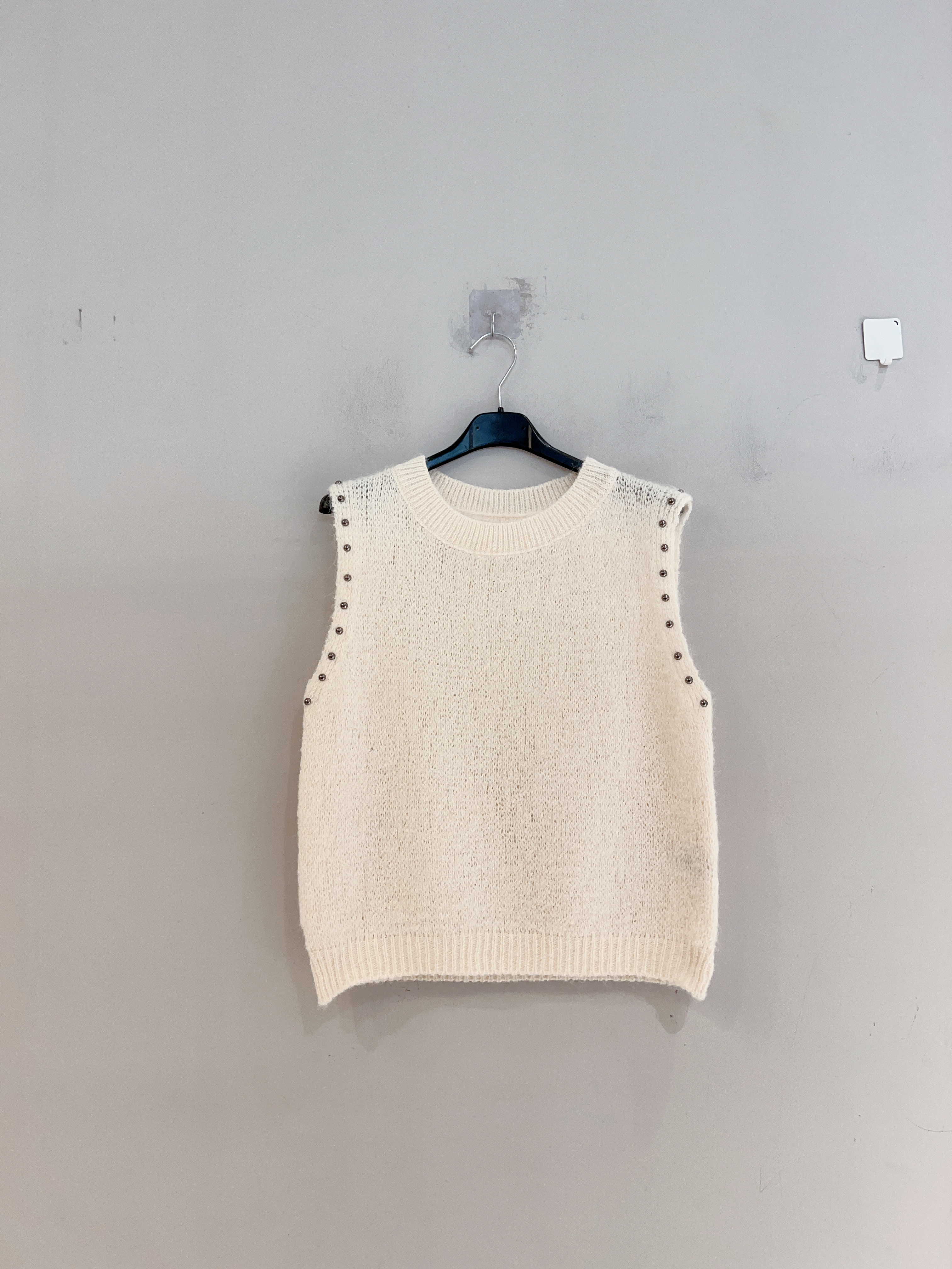 Sweter bezrękawnik z ćwiekami