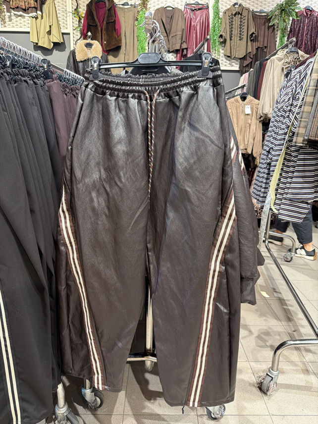 Spodnie joggery z eko skóry