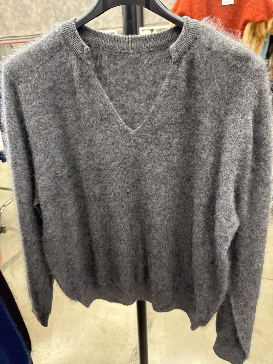 Sweter V-neck Puszysty