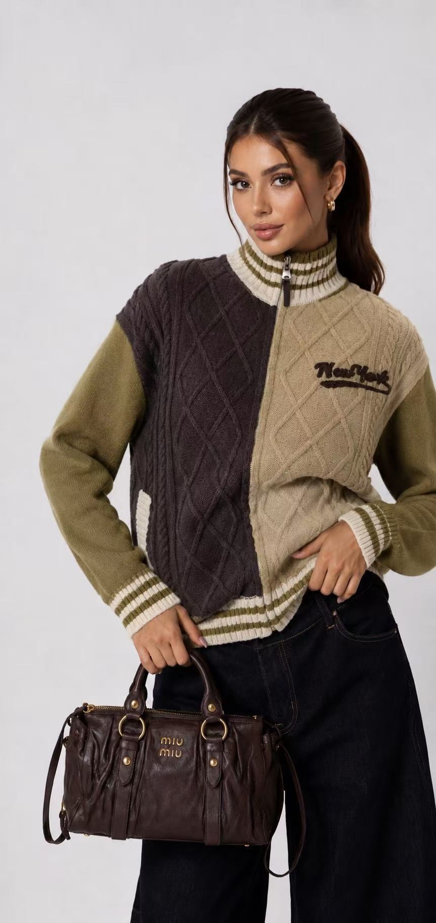 Sweter półgolf z haftem
