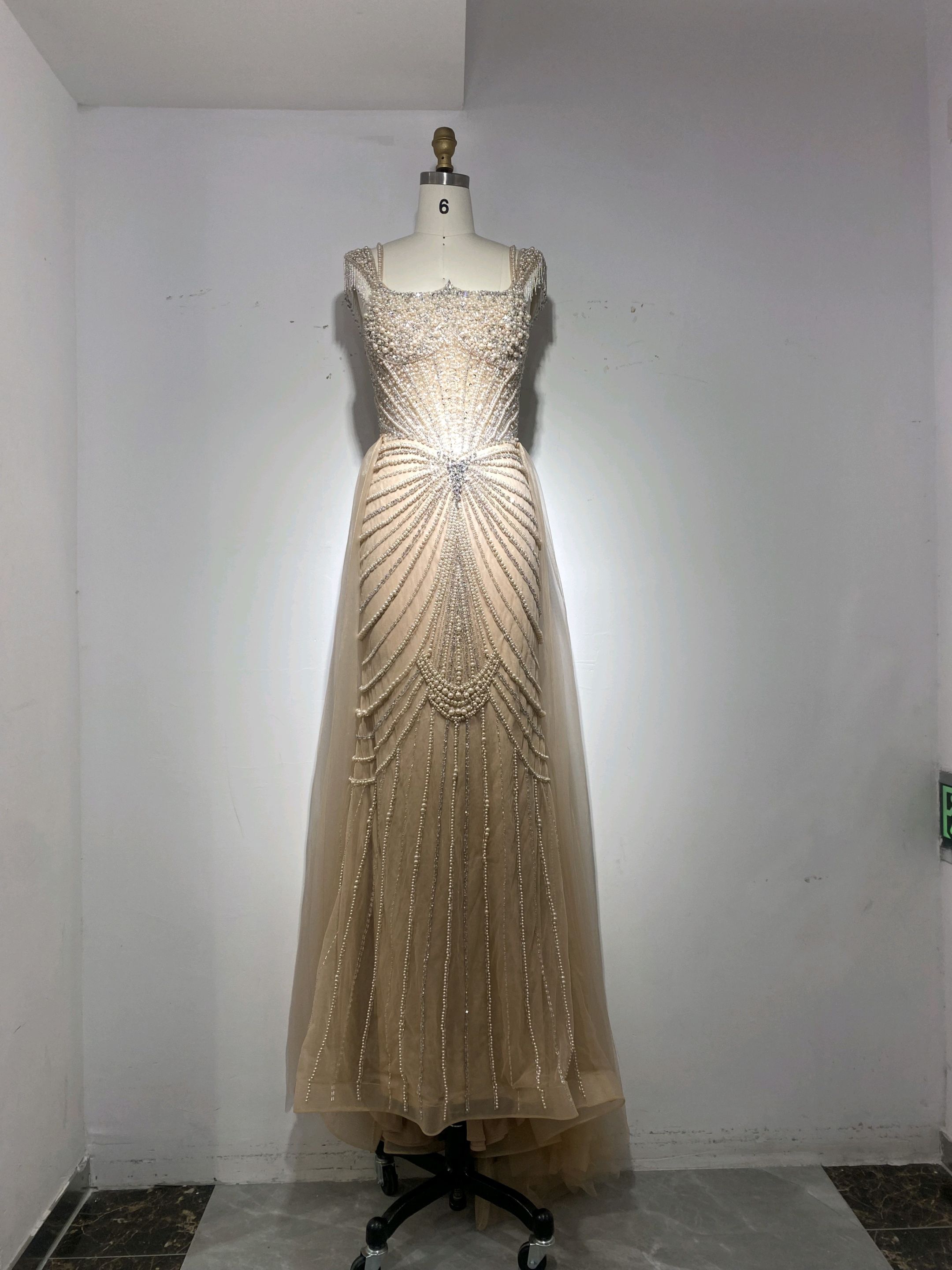 Sukienka maxi z gorsetem
