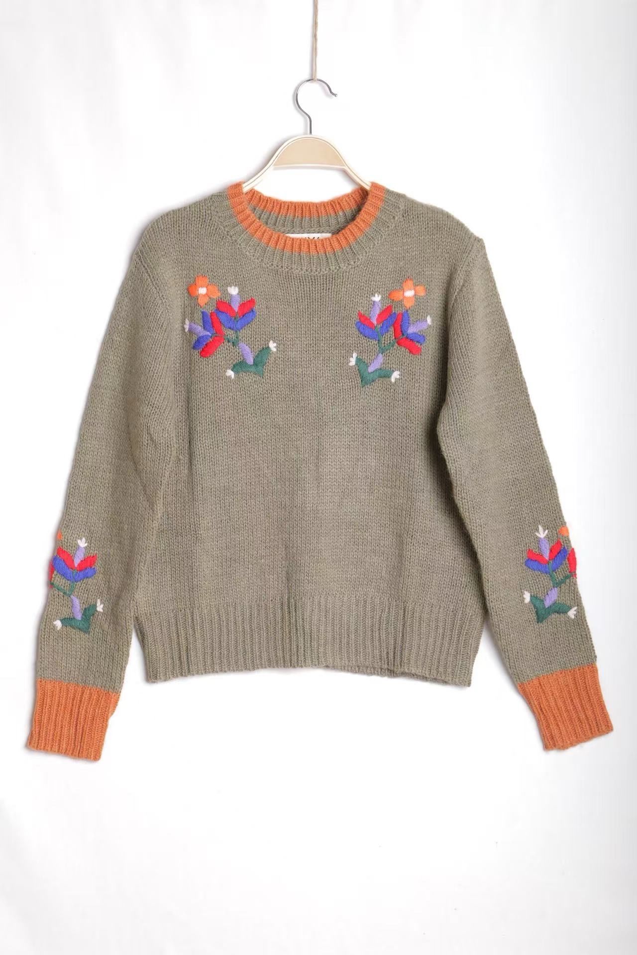 Sweter z Haftem Regularny